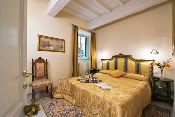 Via Dei Fossi Apartment Florence
