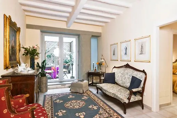 Via Dei Fossi Apartment Florence